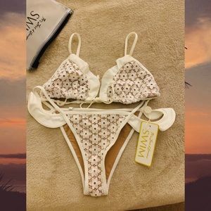 For love and lemons swimming set.